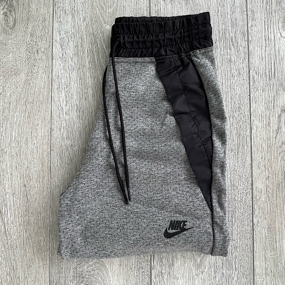 Nike Tech Fleece Cropped Sneaker Pants